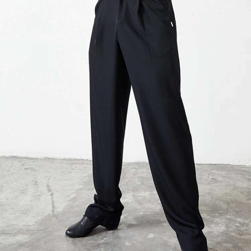 Pantalone N013 Zym Avrai una vestibilità perfetta, grazie all'elastico nella parte posteriore della vita che lo fa aderire perfettamente.